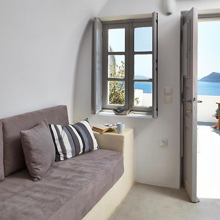 Liakada Oia Suites Екстериор снимка