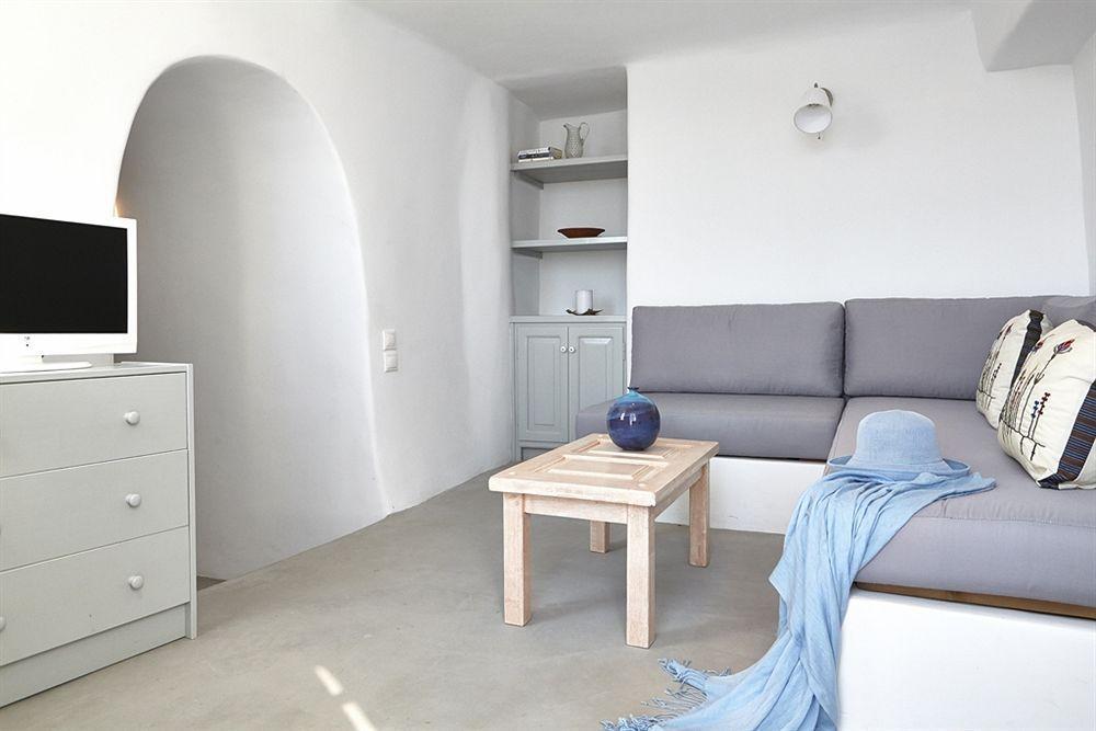 Liakada Oia Suites Екстериор снимка