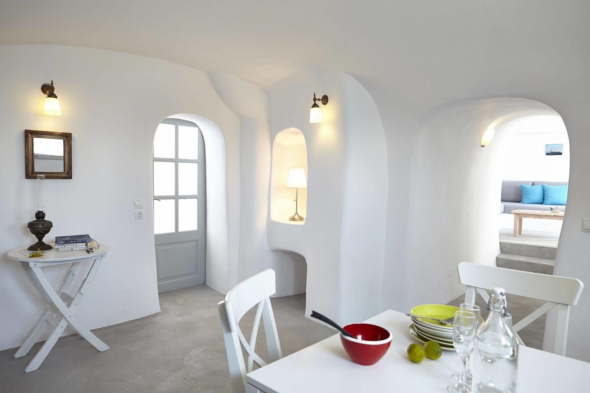 Liakada Oia Suites Екстериор снимка