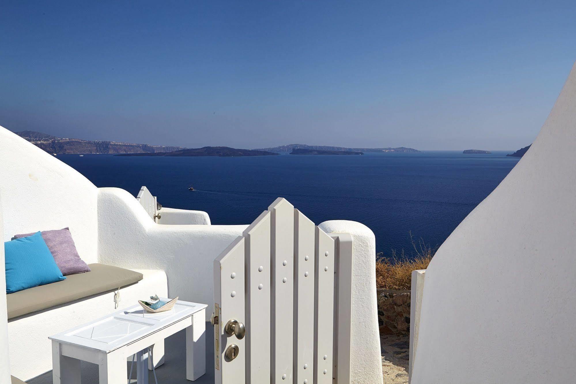 Liakada Oia Suites Екстериор снимка