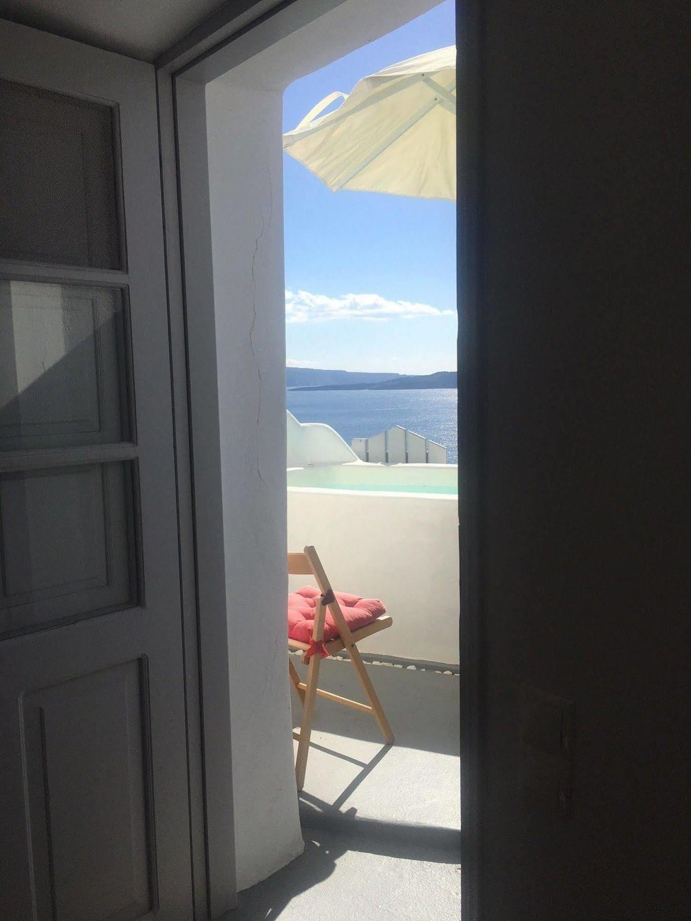 Liakada Oia Suites Екстериор снимка