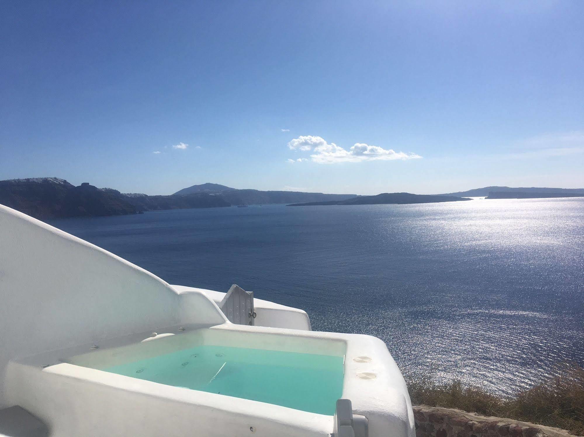Liakada Oia Suites Екстериор снимка
