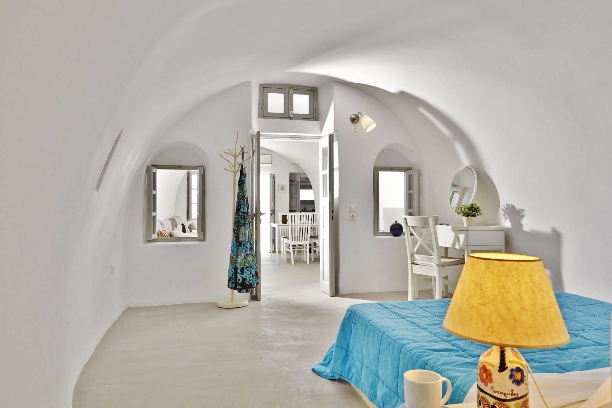 Liakada Oia Suites Екстериор снимка