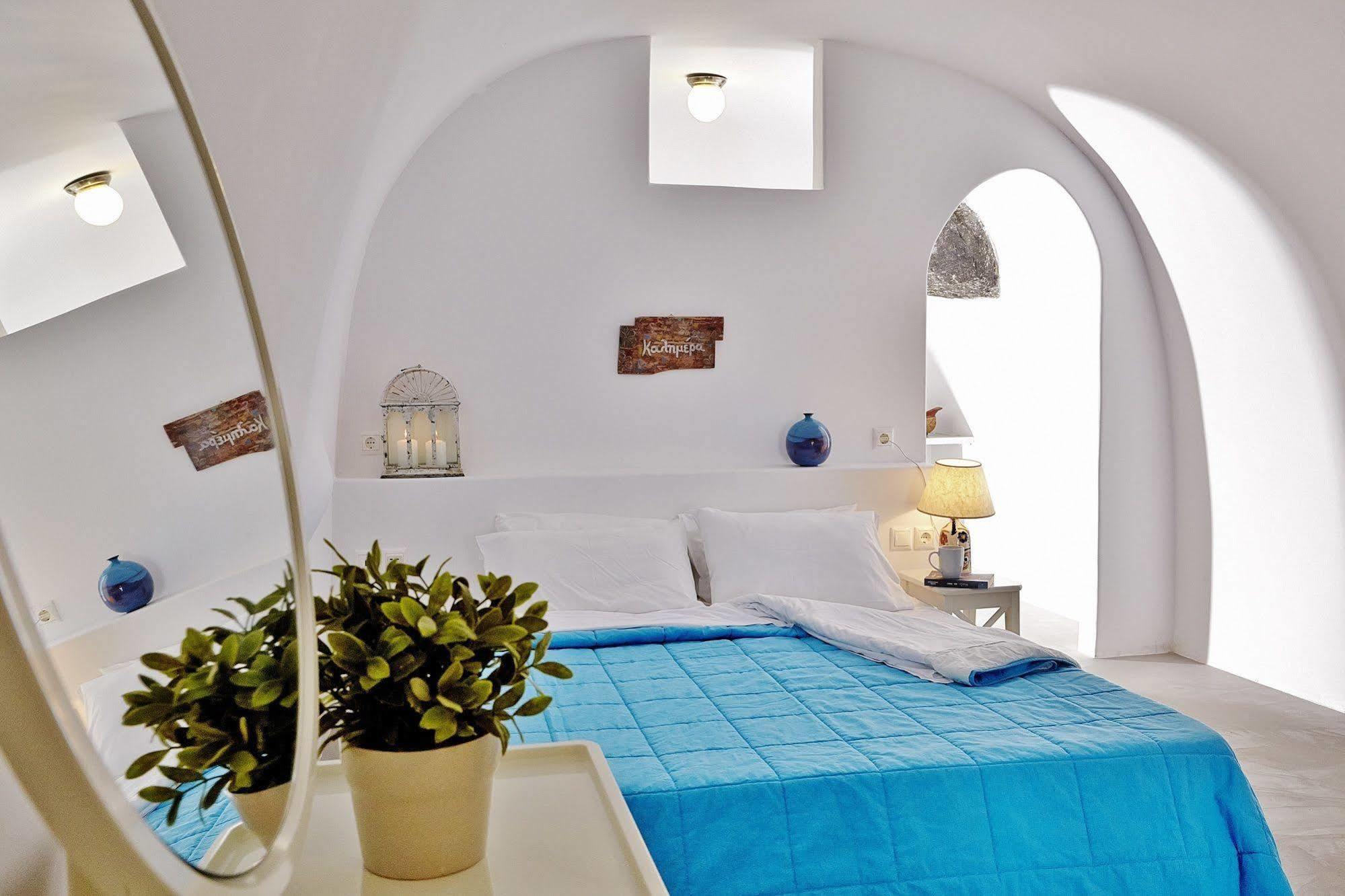 Liakada Oia Suites Екстериор снимка