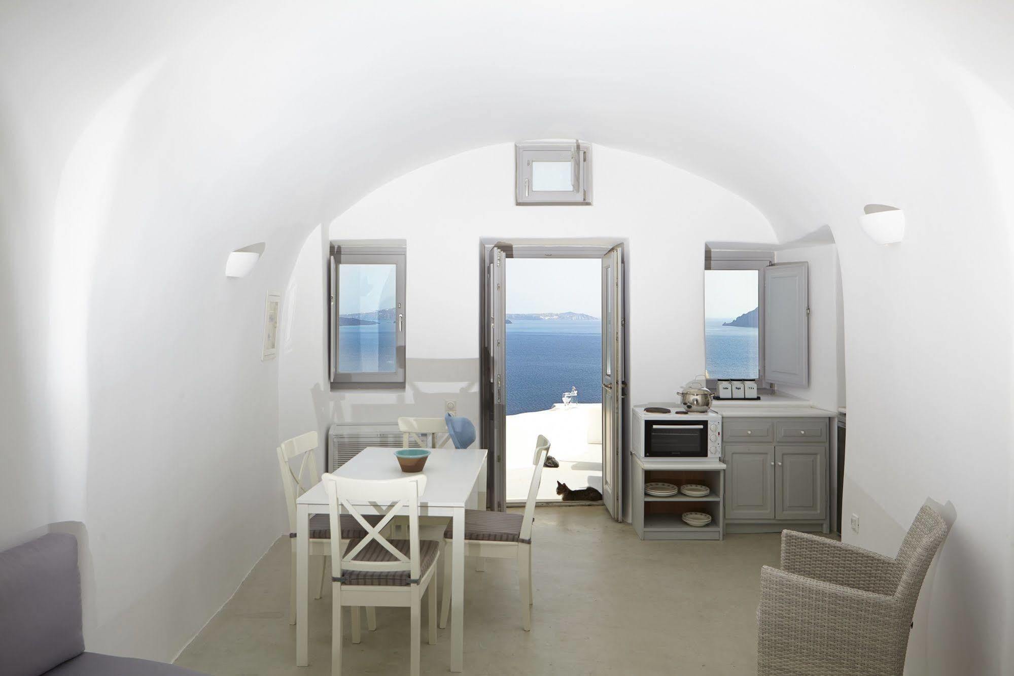 Liakada Oia Suites Екстериор снимка
