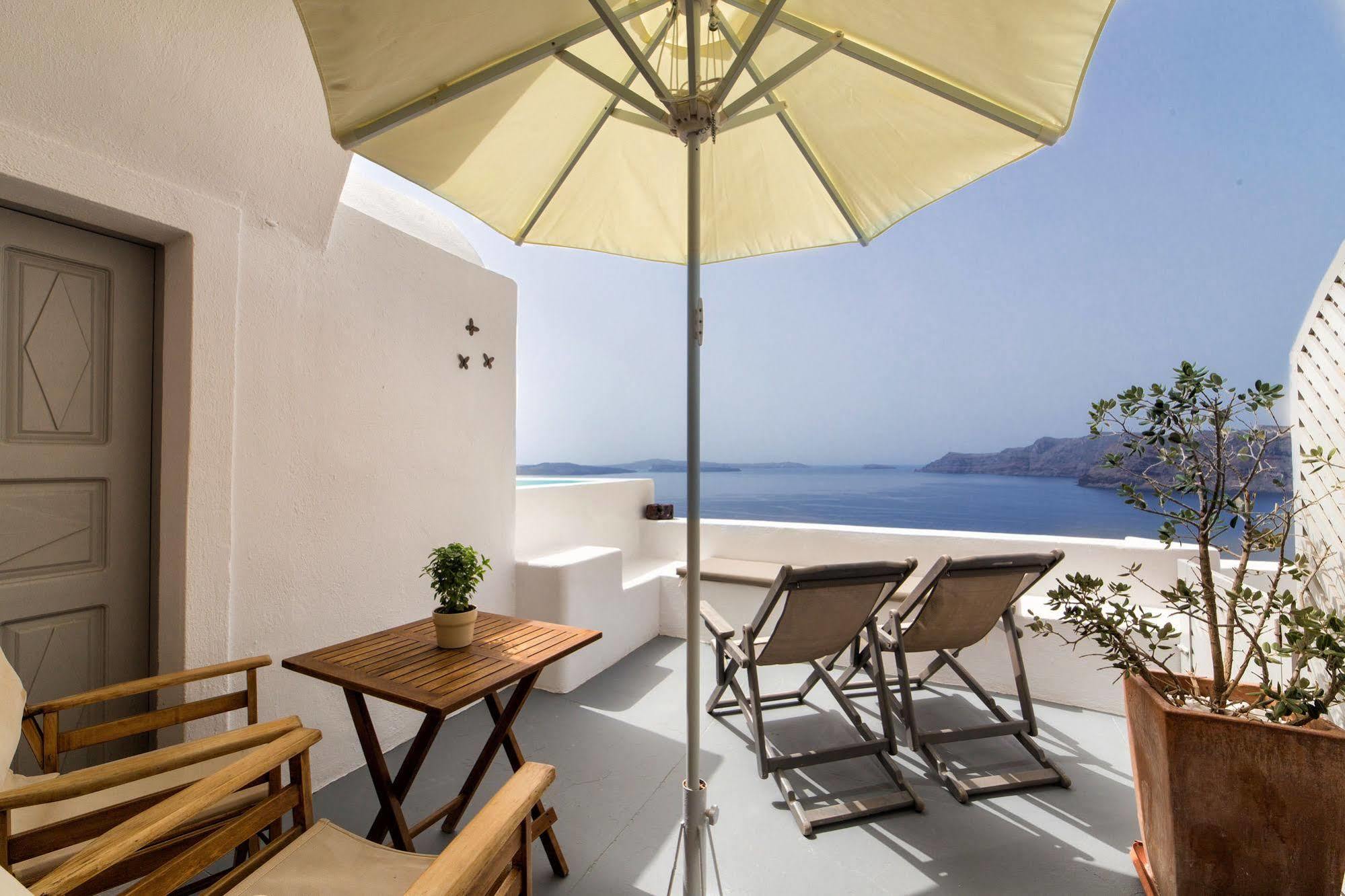 Liakada Oia Suites Екстериор снимка