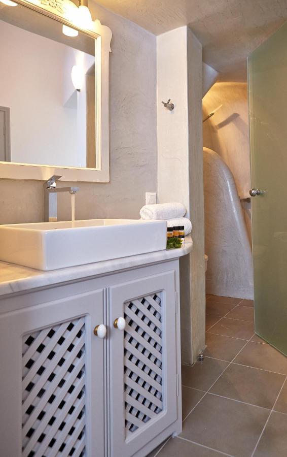 Liakada Oia Suites Екстериор снимка